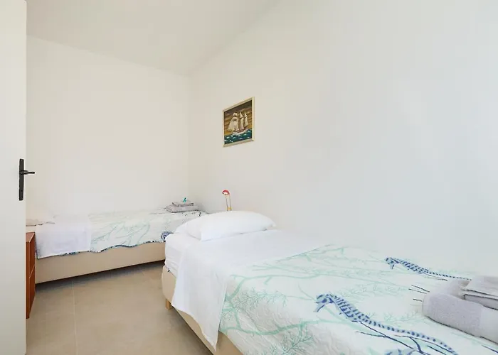 Rosemary Ντουμπρόβνικ